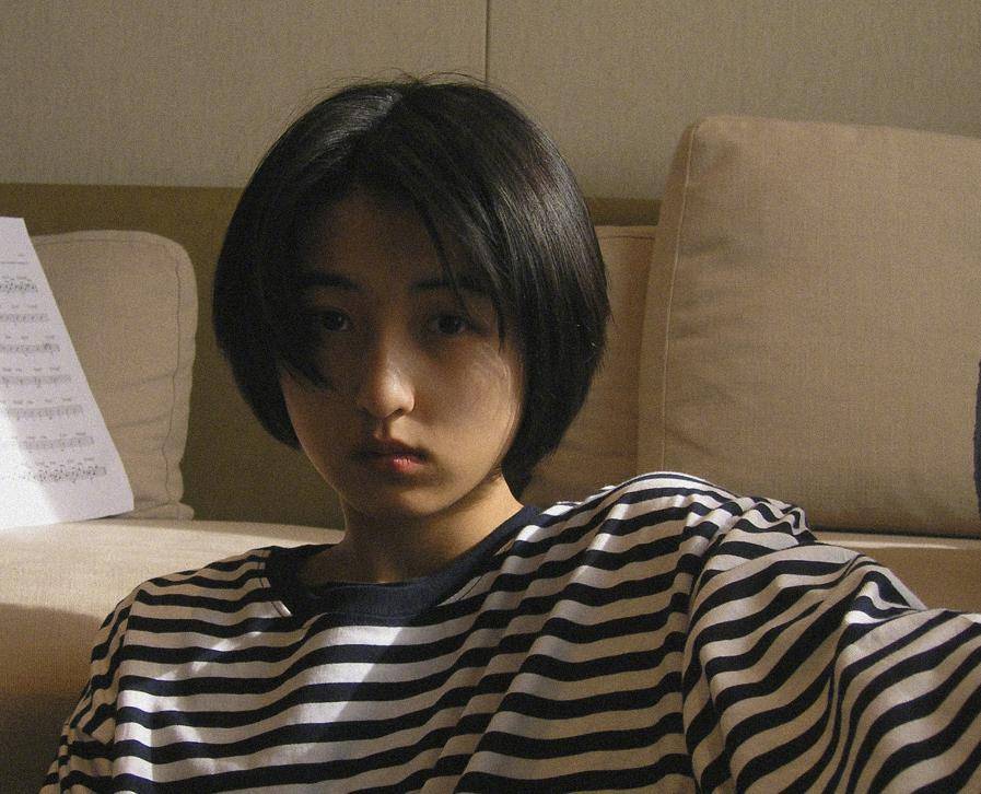 成年|张子枫就算成年，也像长不大人孩子，私下看着更有“国民妹妹”感
