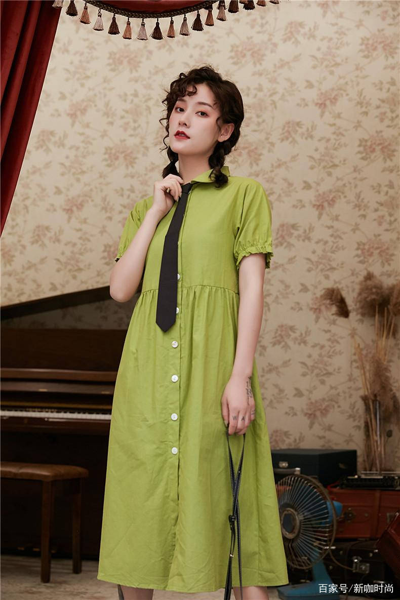样式|这驾驭力绝了！章子怡穿“芥末绿”长裙华丽复古，女神范满分