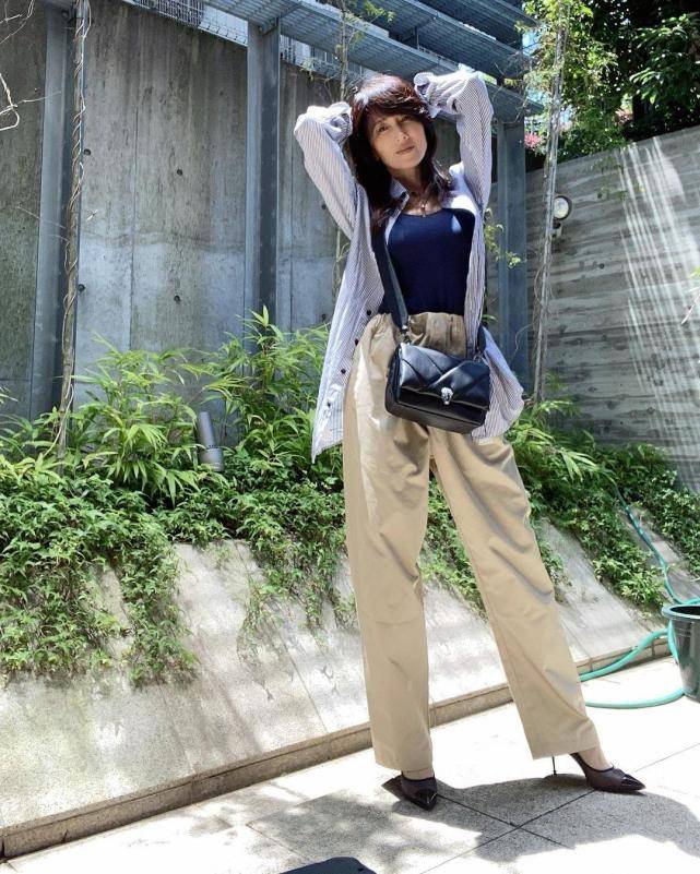 身材|工藤静香长腿细腰让少女羡慕，51岁仍保持女团身材，自嘲像老太太