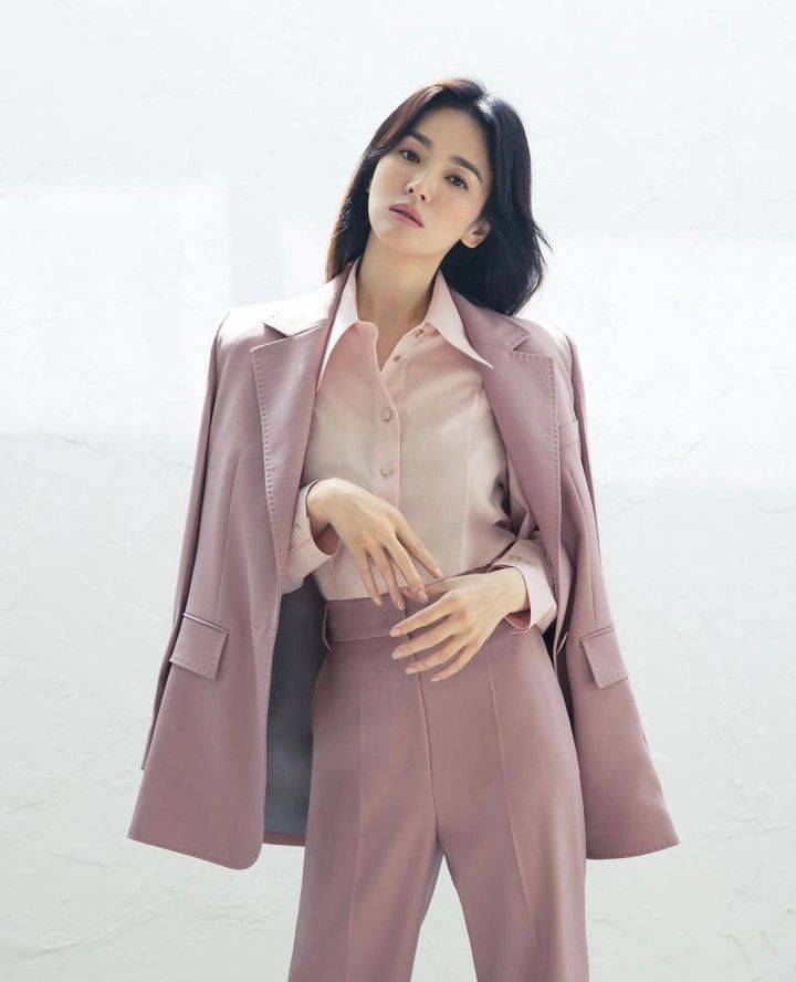 广告|公司里若有这么美的女主管，每天都想去上班！宋慧乔示范干练优雅的职场穿搭