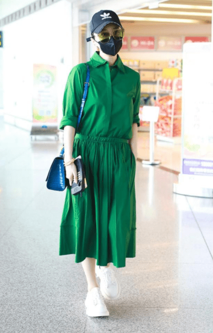 衬衣|范冰冰穿衬衫配背带裤亮相,出门就是焦点,生图根本不用P