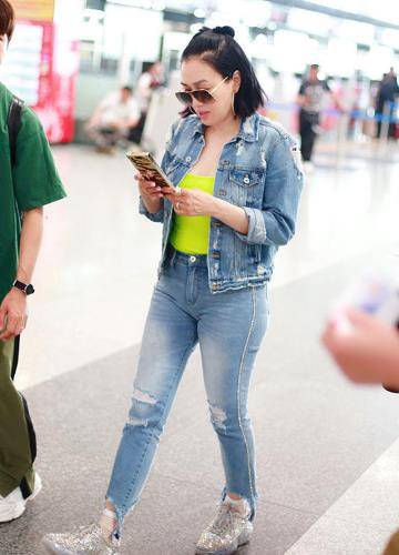 荧光|钟丽缇也太自信了吧，虽然身材胖胖的，也敢穿紧身的衣服