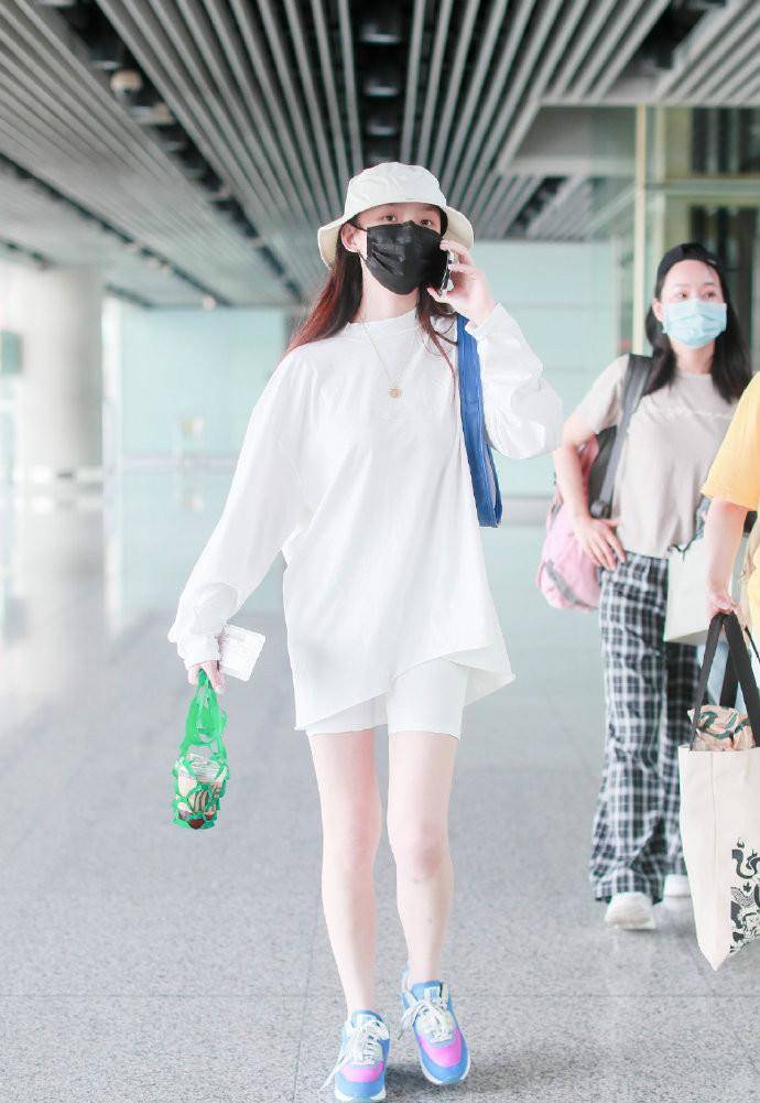 出圈|陈钰琪腿太出圈了吧？穿考验身材的骑行裤也不紧绷，唐嫣真有眼光