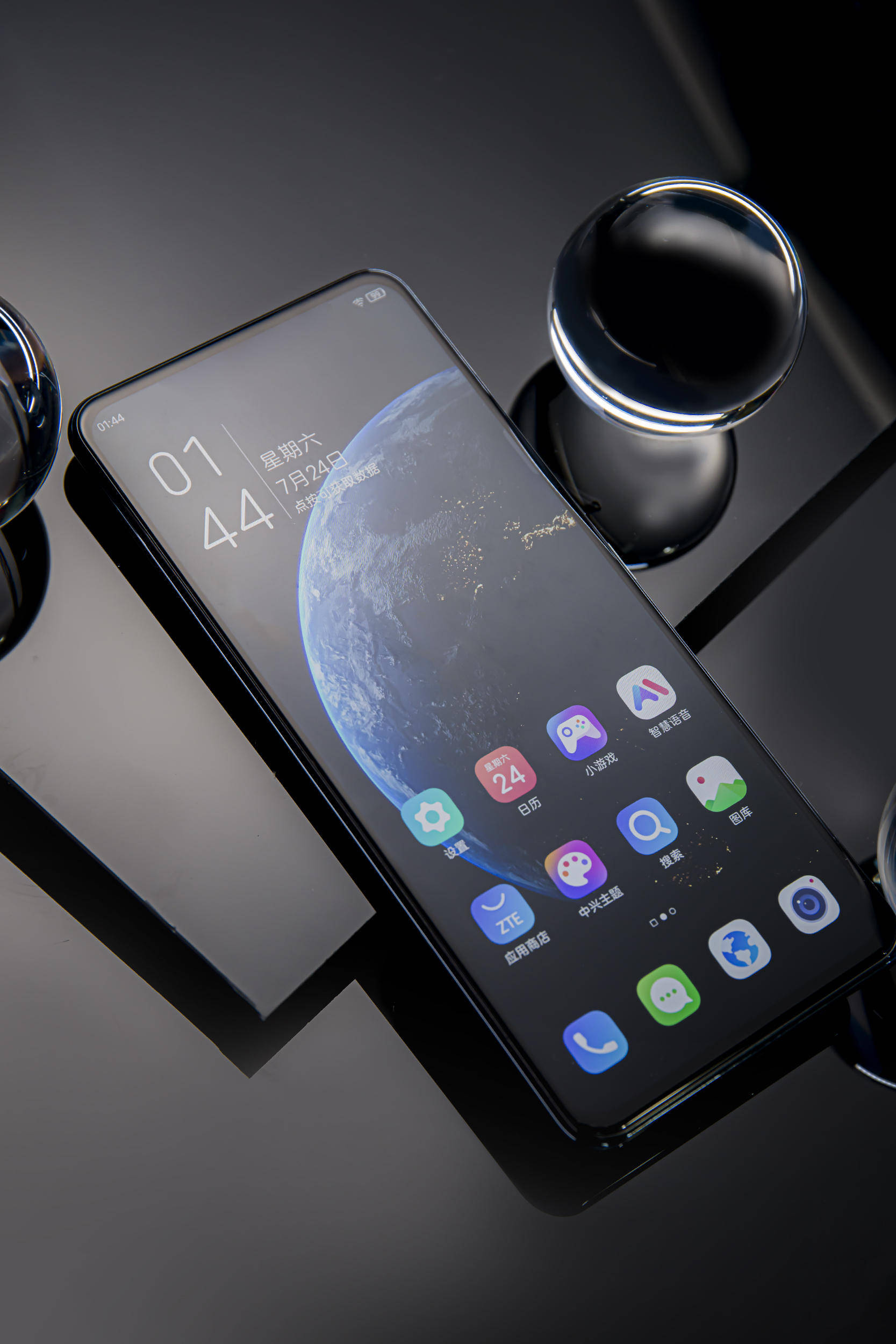 前置摄像头也进入了屏下时代 中兴 axon 30 屏下版图赏_屏幕