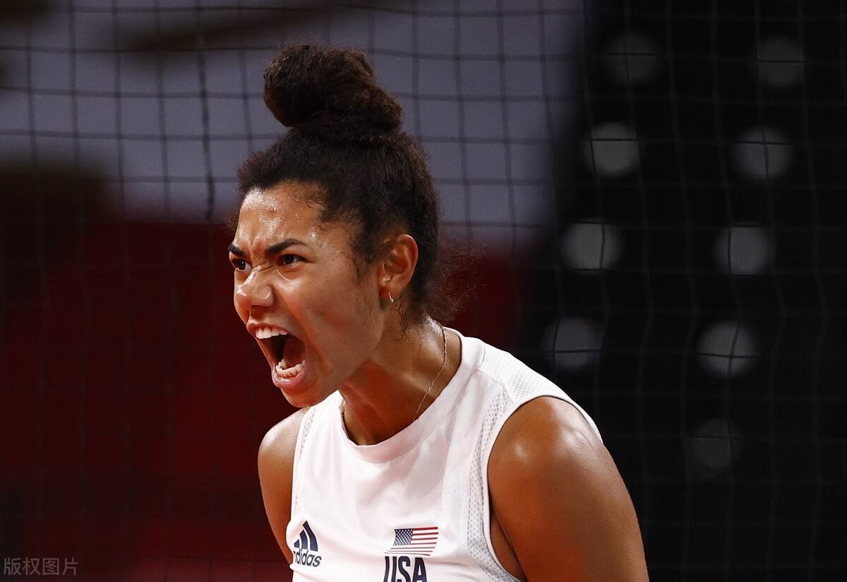 美国重炮狂轰34分,中国女排0比3失利遭遇小组两连败,朱婷18分_汤普森