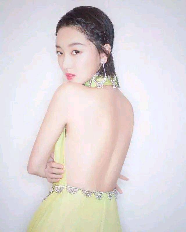 身材|穿好时尚露背礼服,是很考验身材的哦!