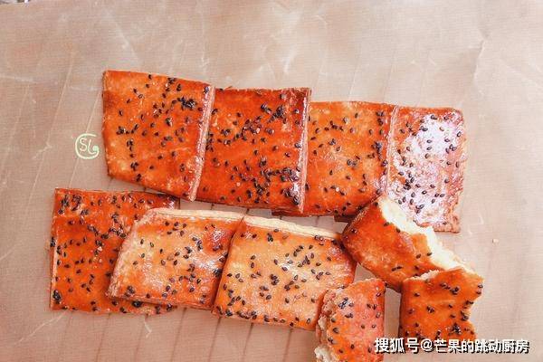 做法|国庆在家,自制酥脆饼干,两个鸡蛋,半碗面粉,香甜酥脆,解馋