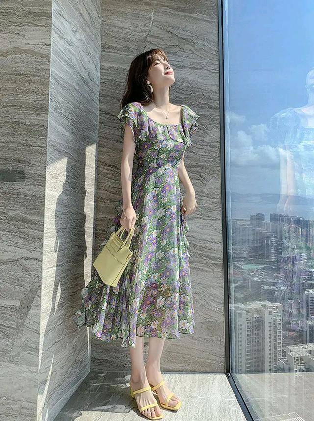 设计|浪漫温柔的碎花连衣裙，甜美荷叶边拼接，透着娇小可人的女人味！
