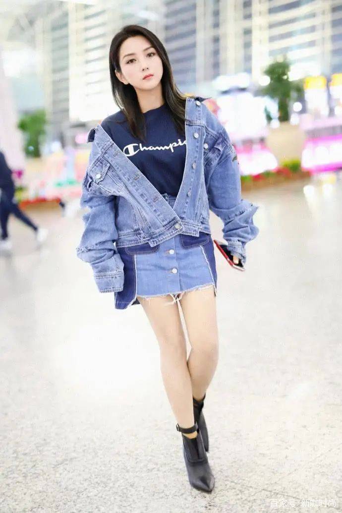 何洁|何洁又胖了？格子拼接卫衣搭健美超短裤，小粗腿不忍直视