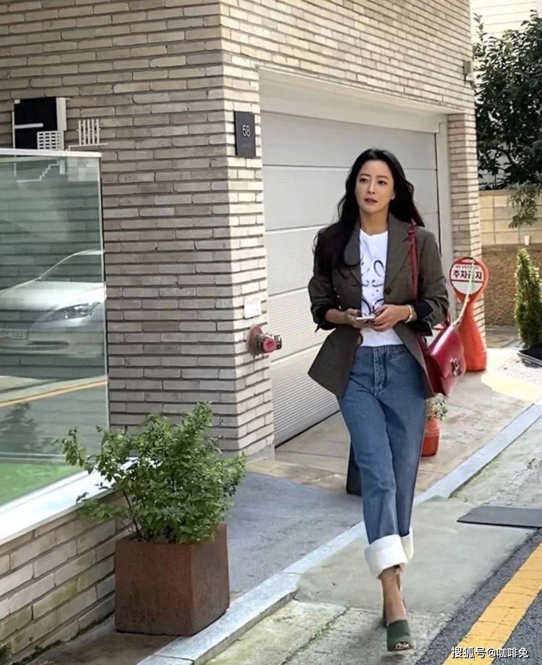 代名词|成龙电影《神话》女主角，“完美女人”代名词，金喜善拍时尚变迁