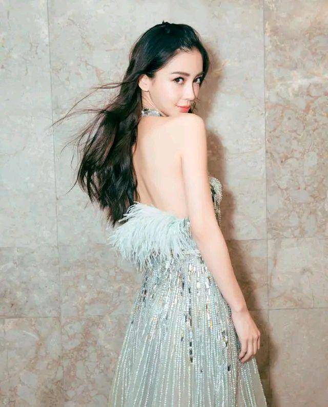 身材|穿好时尚露背礼服,是很考验身材的哦!