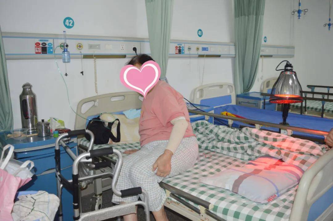 治療|醫患故事 | 親如一家真情現，為表心意贈錦旗！