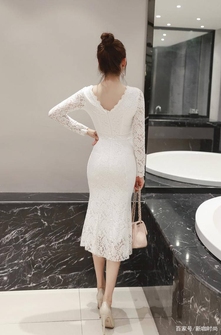 鱼尾|柳岩身材好就是敢穿，低胸上衣秀事业线，我却被“蜜桃臀”吸引了