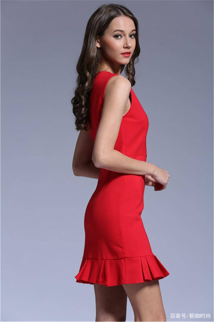 鱼尾|柳岩身材好就是敢穿，低胸上衣秀事业线，我却被“蜜桃臀”吸引了