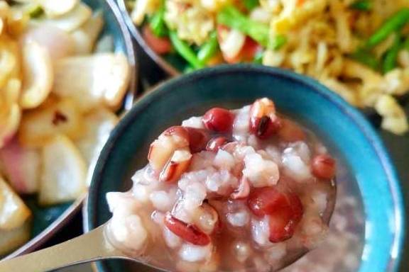 压力锅|二胎妈妈每天早起做不重样早餐,有馍有菜还有汤,接地气还健康