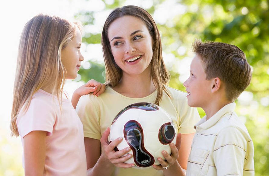 成长|麦当劳里的这对姐弟，是当下二胎家庭的“缩影”，两个都不成气候