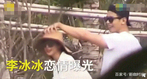 李冰冰|姐弟恋后的李冰冰越来越年轻，条纹衫搭黑长裤，44岁身形似少女