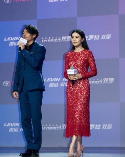 通身|高圆圆真是颜值的“天花板”,一袭红色蕾丝连衣裙,高贵又优雅