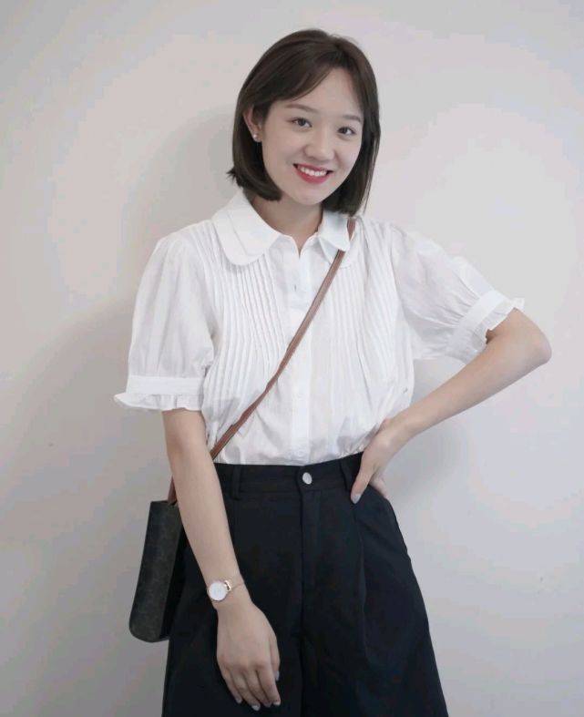 服装|衬衫虽然很简约，但只要会搭配，就能穿出精致的美感