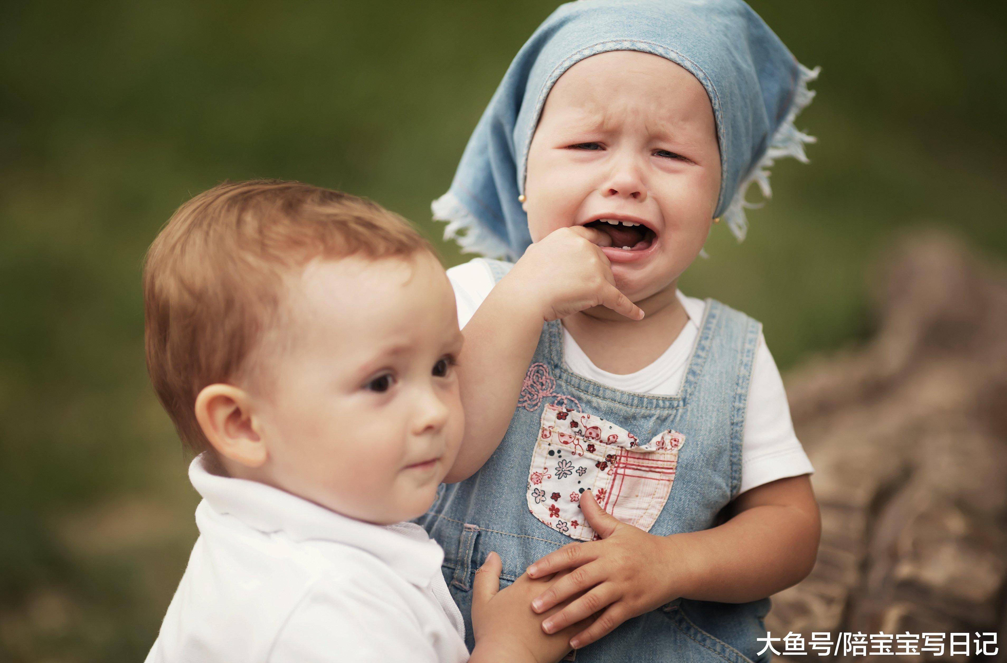 因为|孩子从幼儿园回来说：“妈妈，小朋友打我了。”你会怎么做？