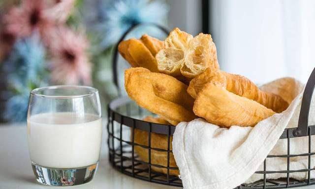 原则|张文宏提出孩子早餐“两不原则”,父母别糊弄,帮助孩子身高发育