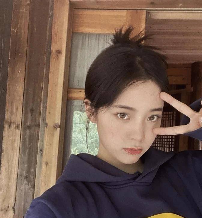 发型|女人别总扎“低马尾”，今年流行这3种发型，杨幂、迪丽热巴早安排了！