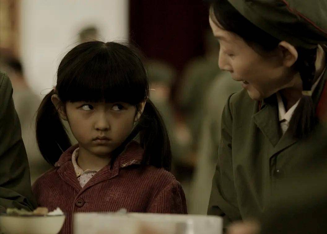 因为|11年后再看《唐山大地震》，我终于明白徐帆为什么要救儿子