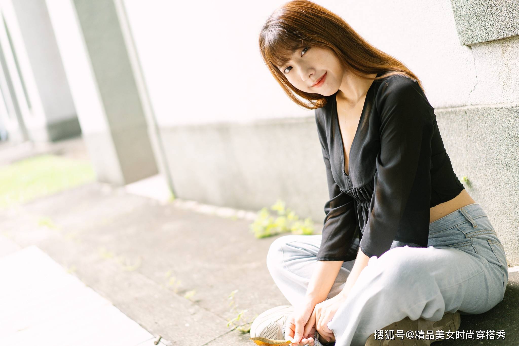脖颈|时髦的极简风穿搭，简约又很女人味