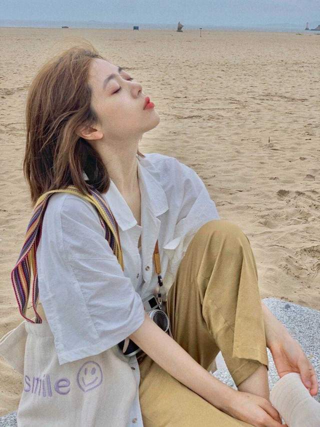 颜色|夏季,衬衫搭配半身裙温柔优雅,这样穿尽显青春活力,漂亮大气