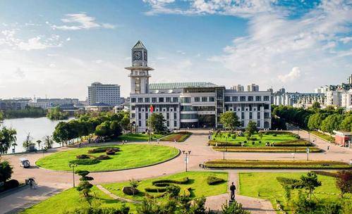 什么大学是最好的大学 8ef15aa39a874e71937ee29671163892.jpeg