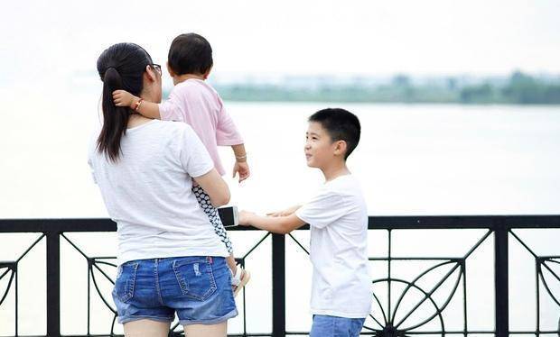 因为|没经历二胎的人真心不懂，求求大家，别再空口白牙就催生孩子了