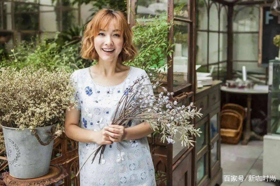 洛丽塔|吴昕为节目真拼，金发浓妆180度大变身，满满公主气质！