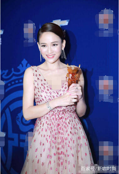 女王|陈乔恩10年前旧照曝光！一袭长裙气质优雅，与阮经天亲密互动！