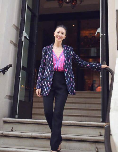 通身|高圆圆真是颜值的“天花板”,一袭红色蕾丝连衣裙,高贵又优雅