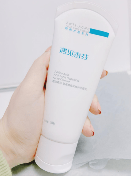 功效|女生再穷,也不要买这2款洗面奶,被营销过头了,其实用了“烂脸”