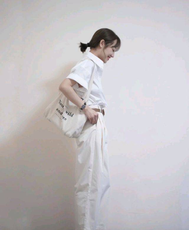 服装|衬衫虽然很简约，但只要会搭配，就能穿出精致的美感