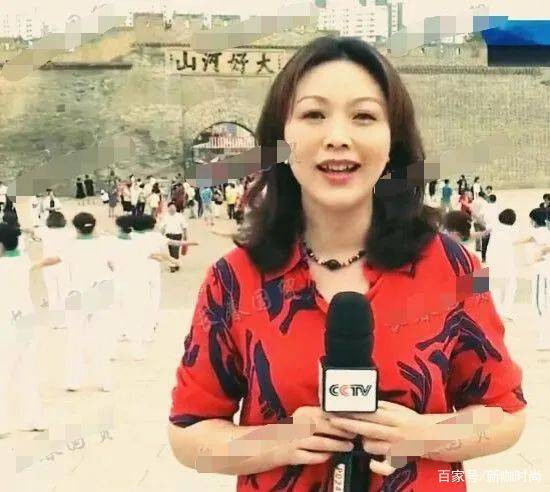 大气|水均益小13岁老婆长这样,衣着造型朴素大方,难挡精致容颜