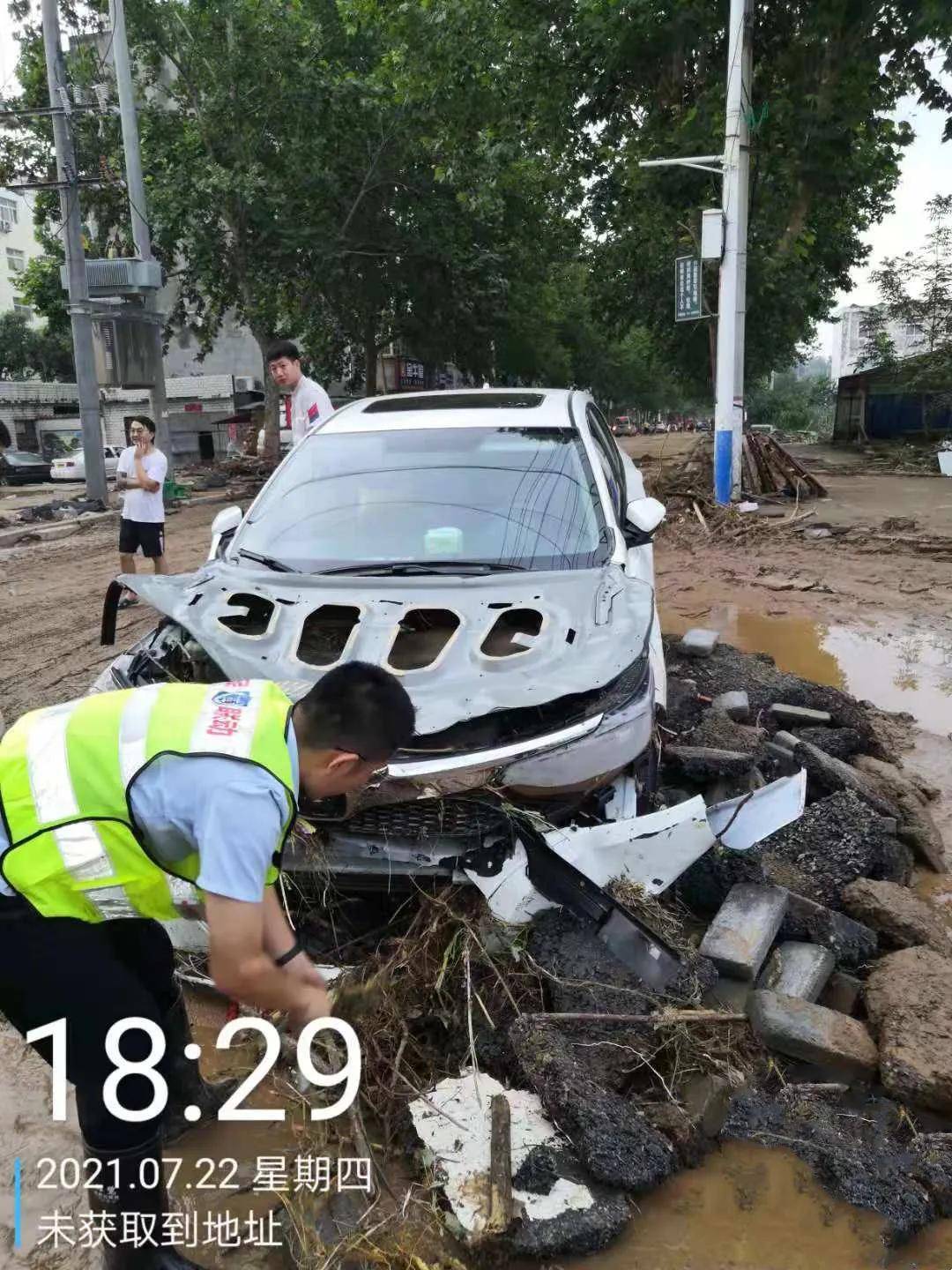7月22日凌晨山东人保财险赴河南支援工作组已在开封安阳新乡等地