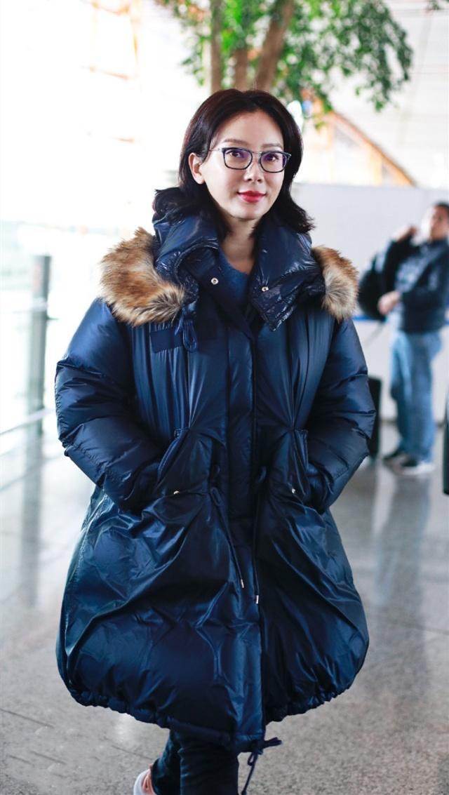 轮廓|真是服了陈数,土气大棉袄也能穿出高级感,戴黑框眼镜还有学生味