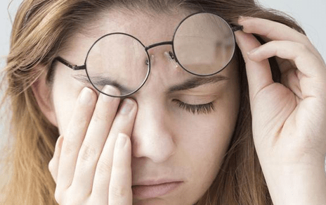 肝脏|长期熬夜玩手机的人,若没这“3异常”上身,你的肝脏或许还不错