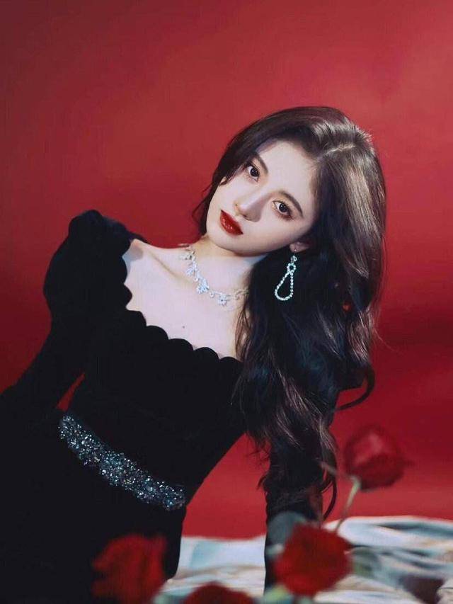 中分|50岁女人别被这4款“大妈发型”迷惑，自以为时髦，其实很土气
