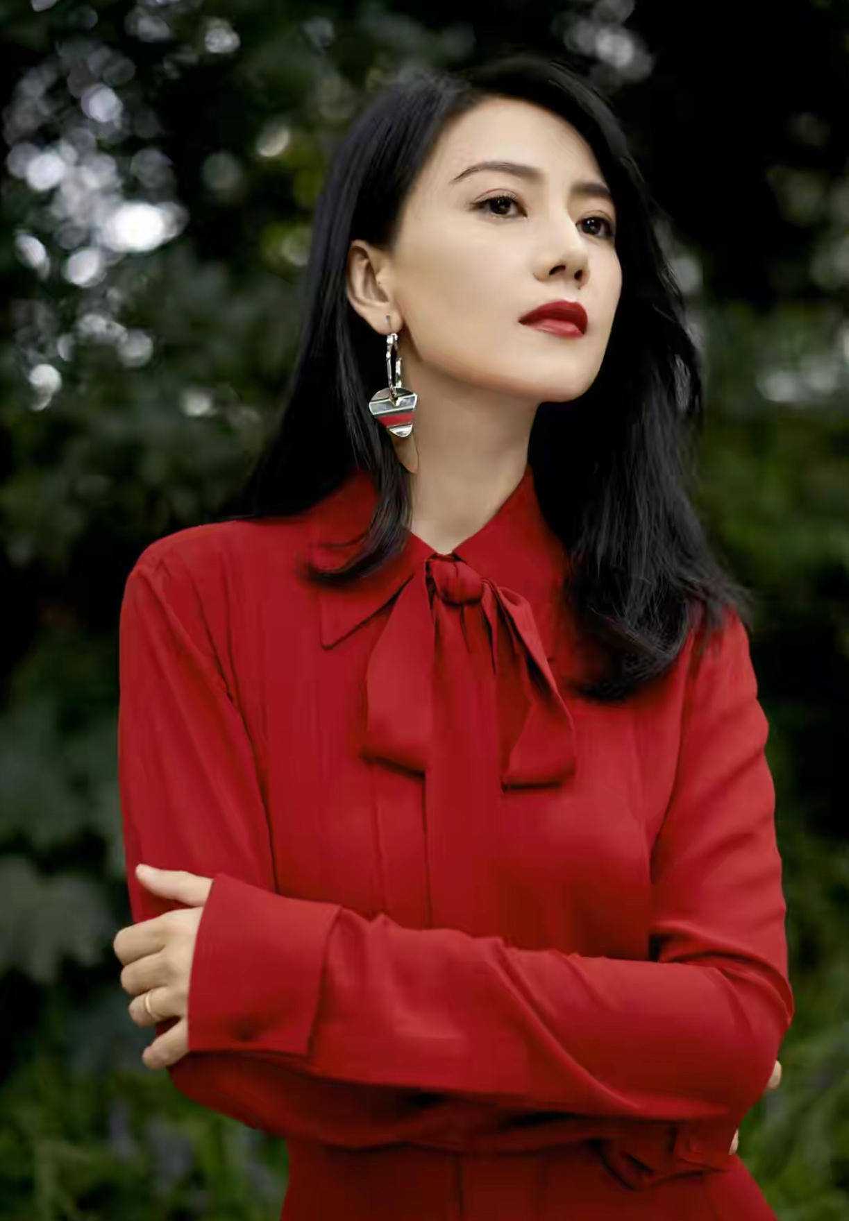 裙子|高圆圆的开夏穿搭也太美了，学她这样穿“裙子”，气质优雅又减龄