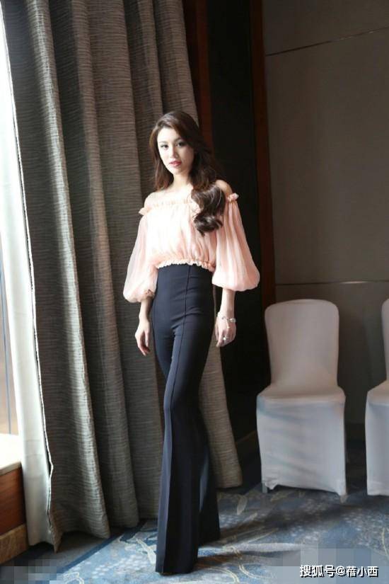 前妻|葛天到底是刘翔的前妻，穿一字肩上衣配高腰阔腿裤，三七身材惊艳