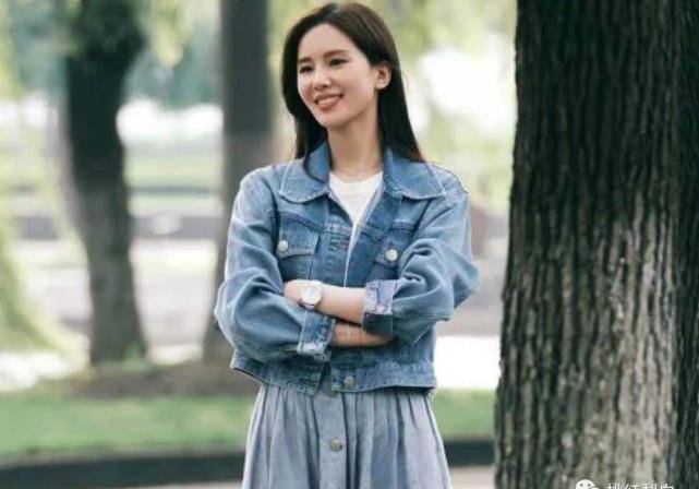 好身材|刚谈恋爱就敢收十几万的项链，亦舒女郎都拜金？