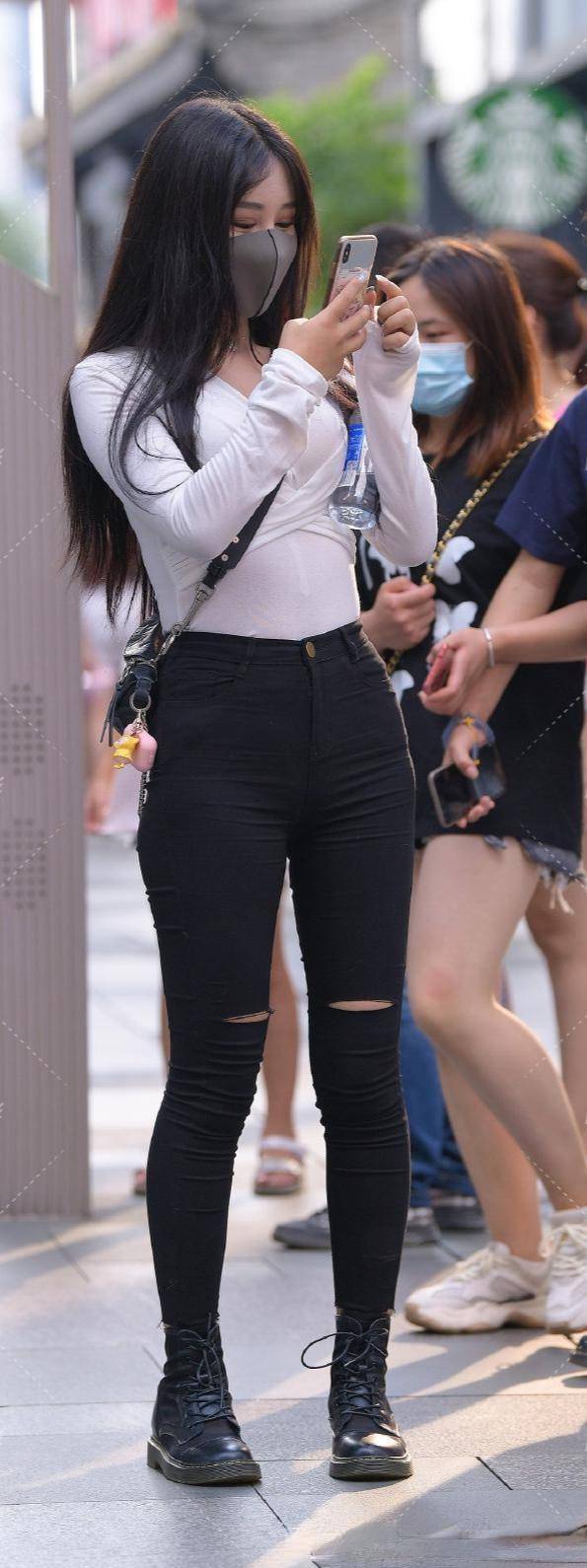 设计|绿色衣服长得很漂亮，简洁又不失时尚气质