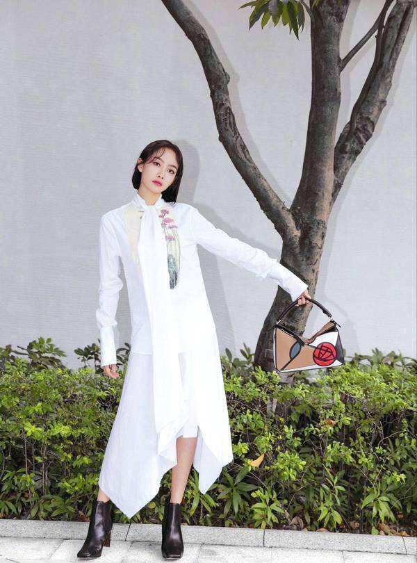 显得|金鹰女神宋茜是个“靴子控”，不管搭裙子还是裤子，时髦又显腿长