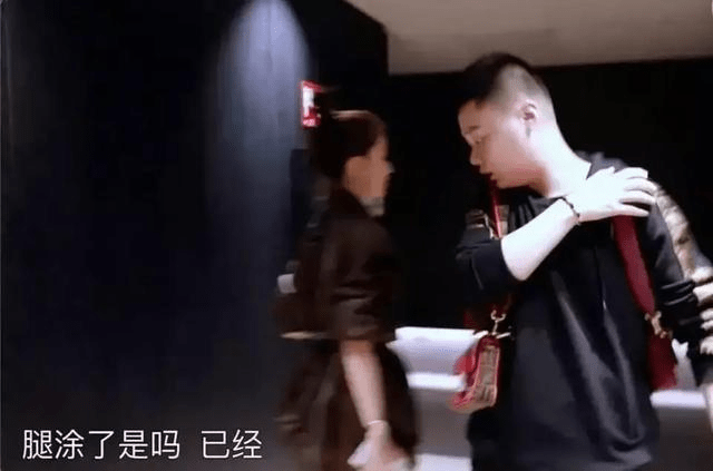 假发|女明星为了扮美也不容易，假发假脸还有“假皮肤”，网友：太狠了