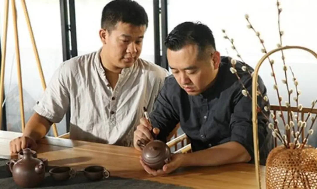 孔令辉卸任教练后跨界做紫砂壶?