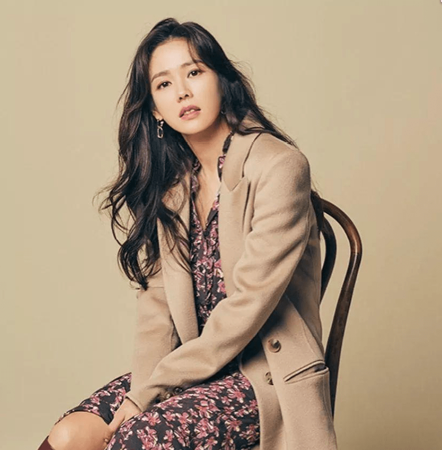 保暖性|孙艺珍有小心机,穿驼色大衣只不过加条腰带,“高级感”增加不少