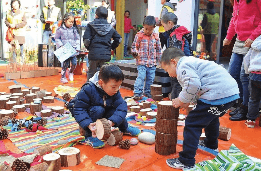 家长|建议将幼儿园纳入义务教育，私立幼儿园会被取消吗？官方作出回应